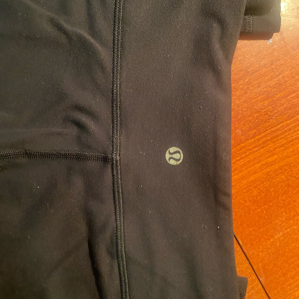 Black Lulu Capris leggings size 6-8